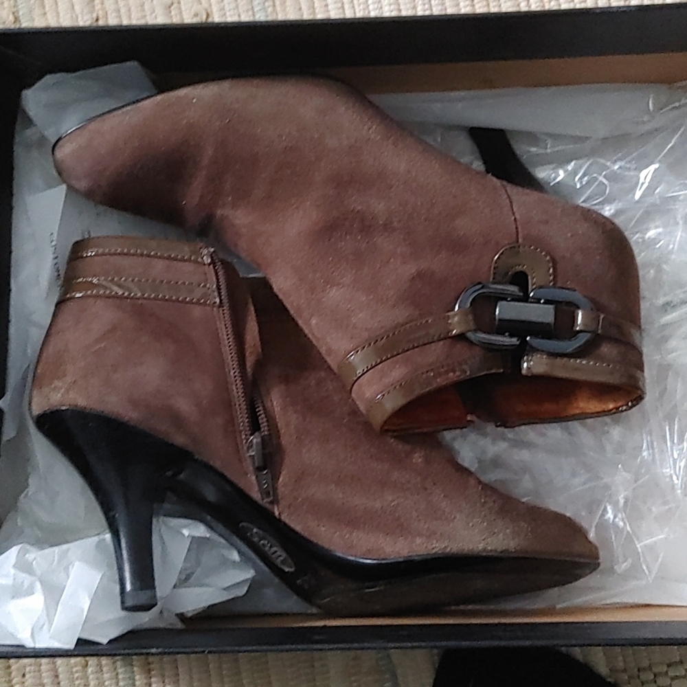 Kenneth Cole heel boots